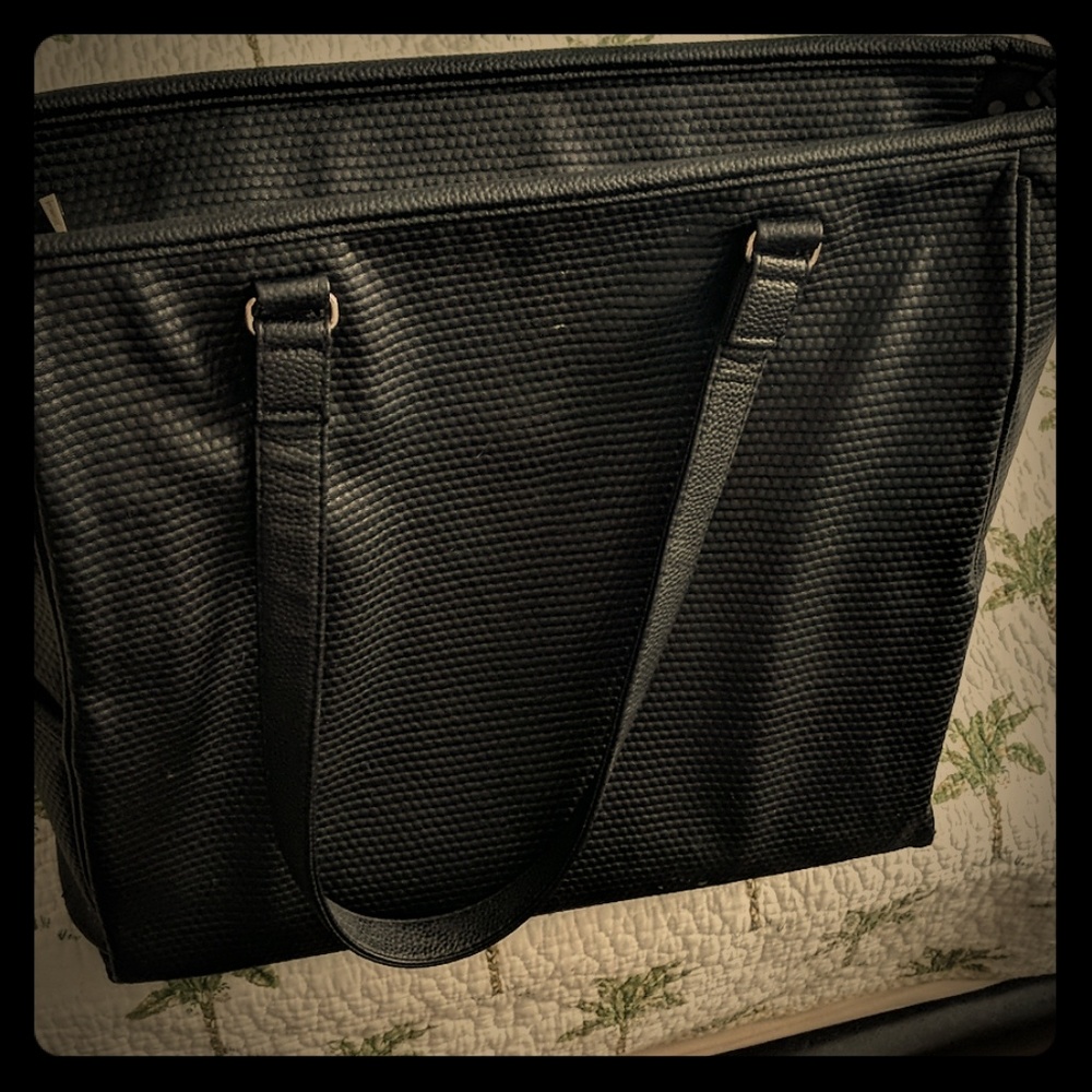 Cindy tote LTD